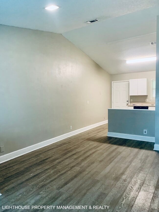 Photo - Spacious 2-Bedroom Duplex with Stainless Steel Appliances