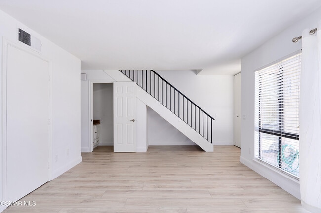 Photo - 28955 Oakpath Dr