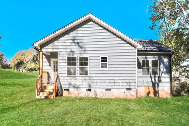 Photo - 107 Roanoke St