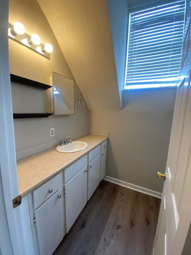 Photo - College- 204 Unidad #1