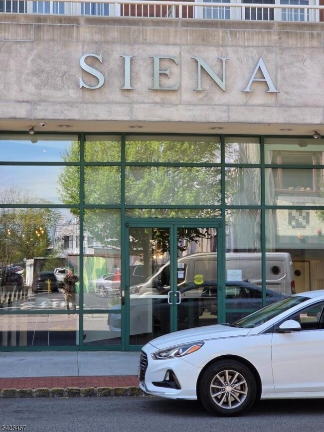 Building Photo - 48 S Park St Unit 711