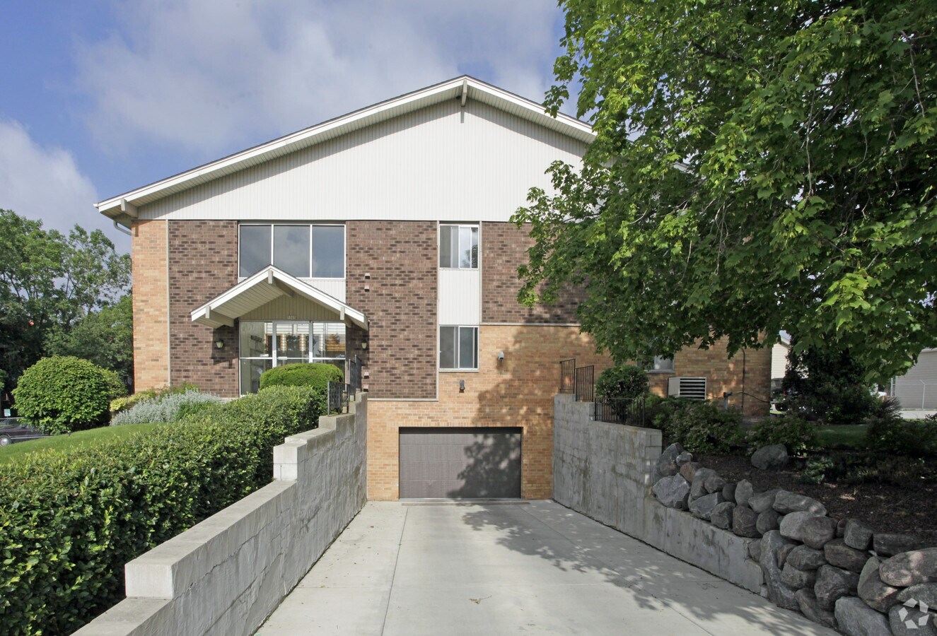 Photo - SLS - LOVERS LANE