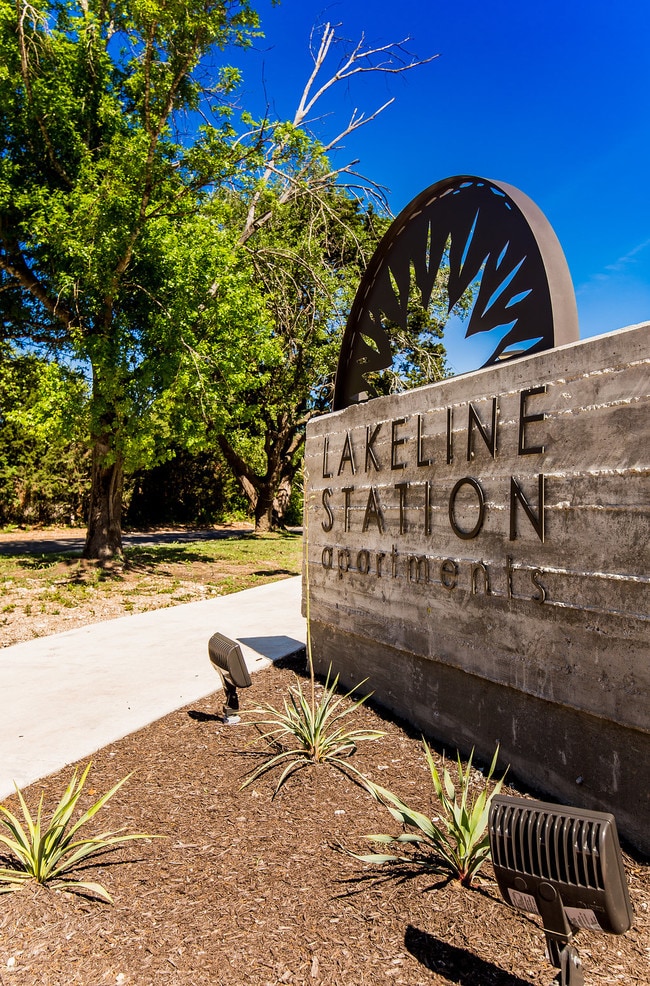 Lakeline Station Apartments