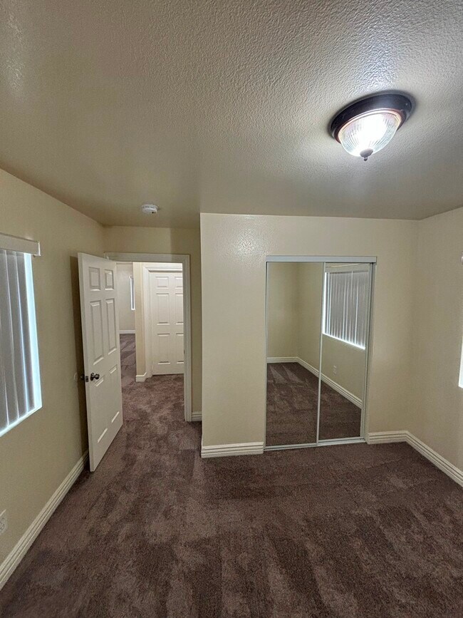 Photo - 1602 E 92nd St