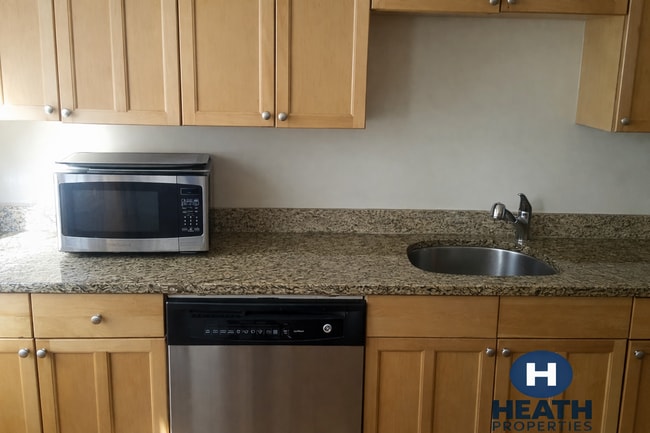 Building Photo - 530 Cambridge St Unit 1