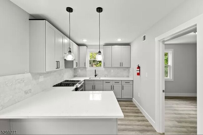 Photo - 654 S 12th St Unidad 2nd Floor