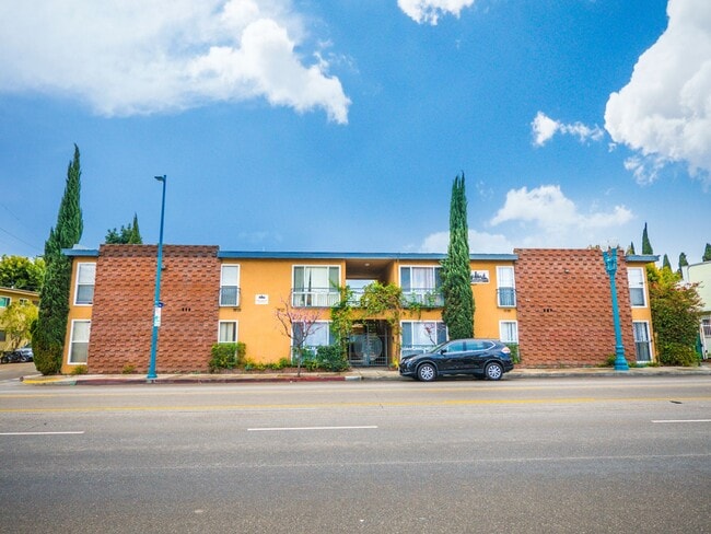 10736 Magnolia Blvd