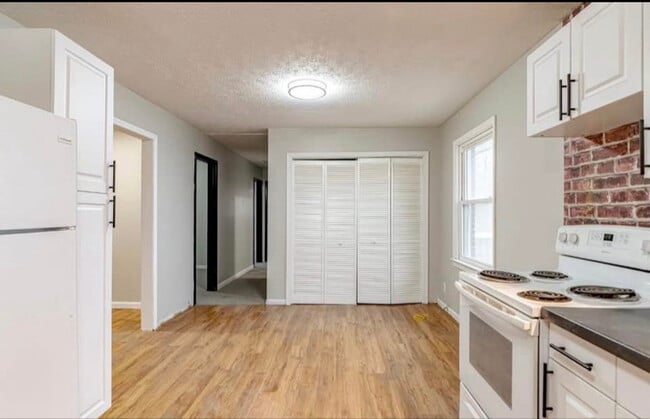 Photo - 505 W Walnut St