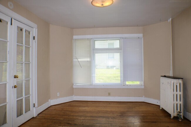 Photo - 403 S Lucas St