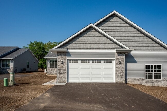 Photo - 5697 Roy's Ridge