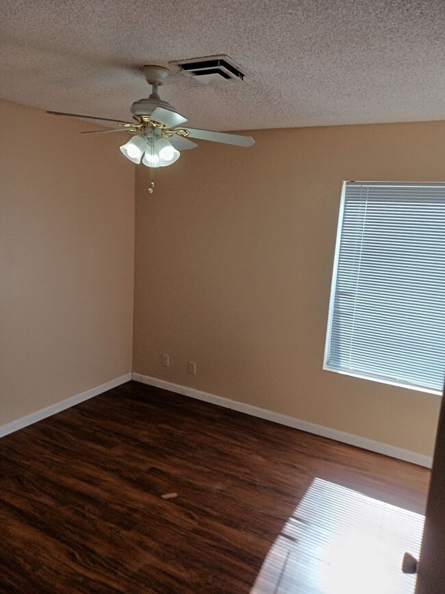 Photo - Welcome to this cozy 3-bedroom, 2-bathroom home!