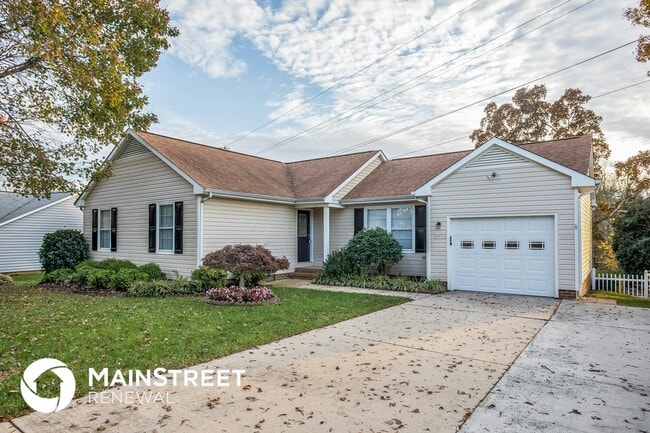 Photo - 5701 Chinaberry Pl