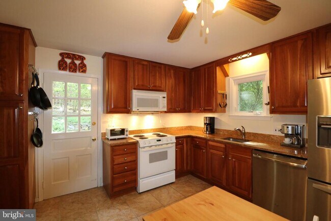 Photo - 6703 Rannoch Rd