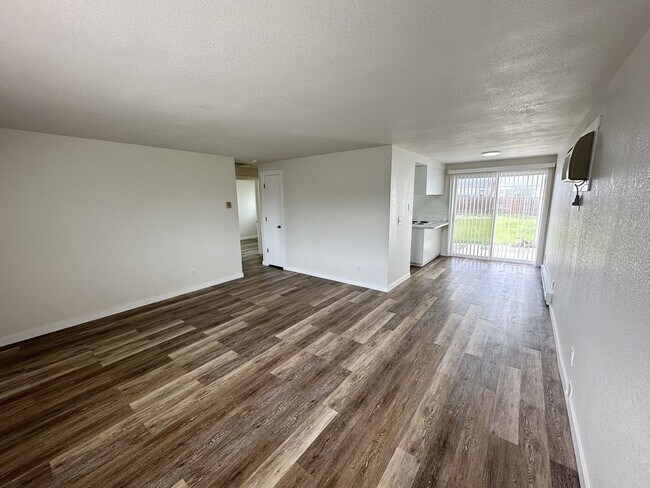 Photo - 409 Benham St Unidad 409 Banham St. #D