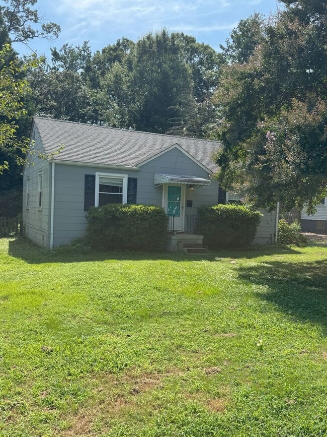 Building Photo - Near West End Rancher ready for you! Rental