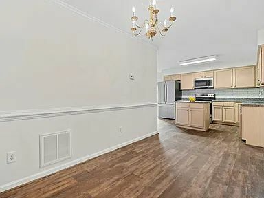 Photo - 406 Little Neck Rd