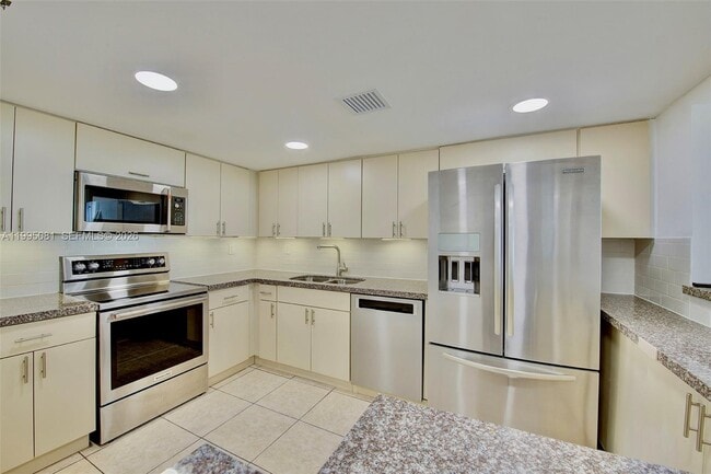 Photo - 20850 San Simeon Way Unidad 506-5