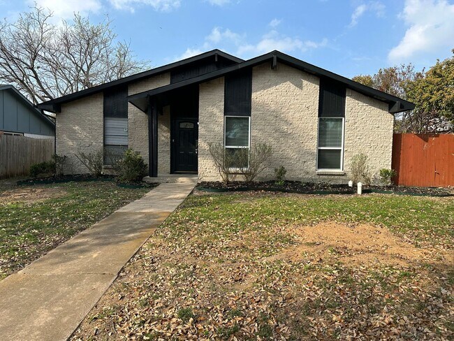 Building Photo - Move-In Ready in Plano Rental