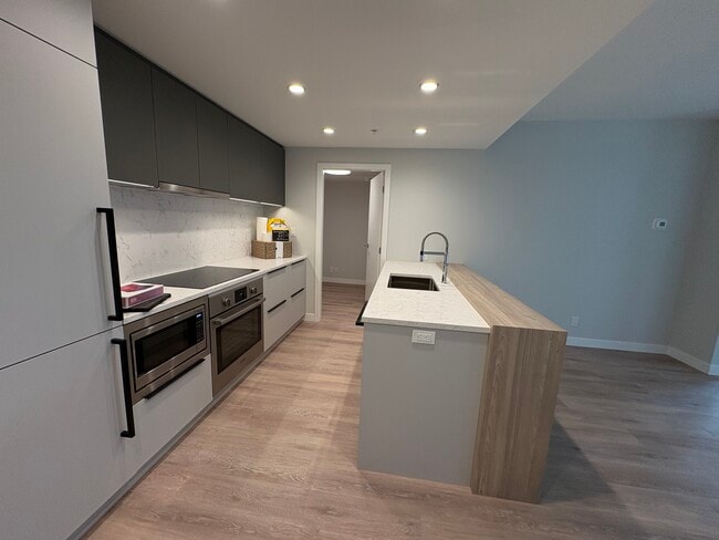 Kitchen - 567 Emerson St Unit 311