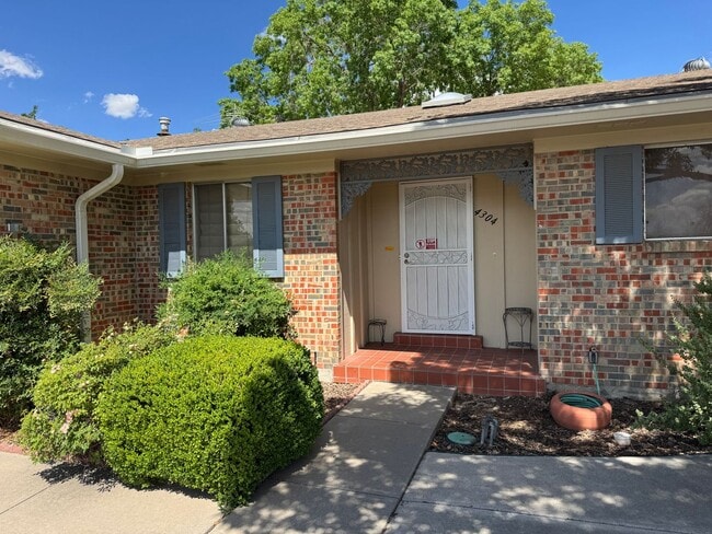 Photo - 4 Bedroom, 2 Bathroom Home near Louisiana & Osuna
