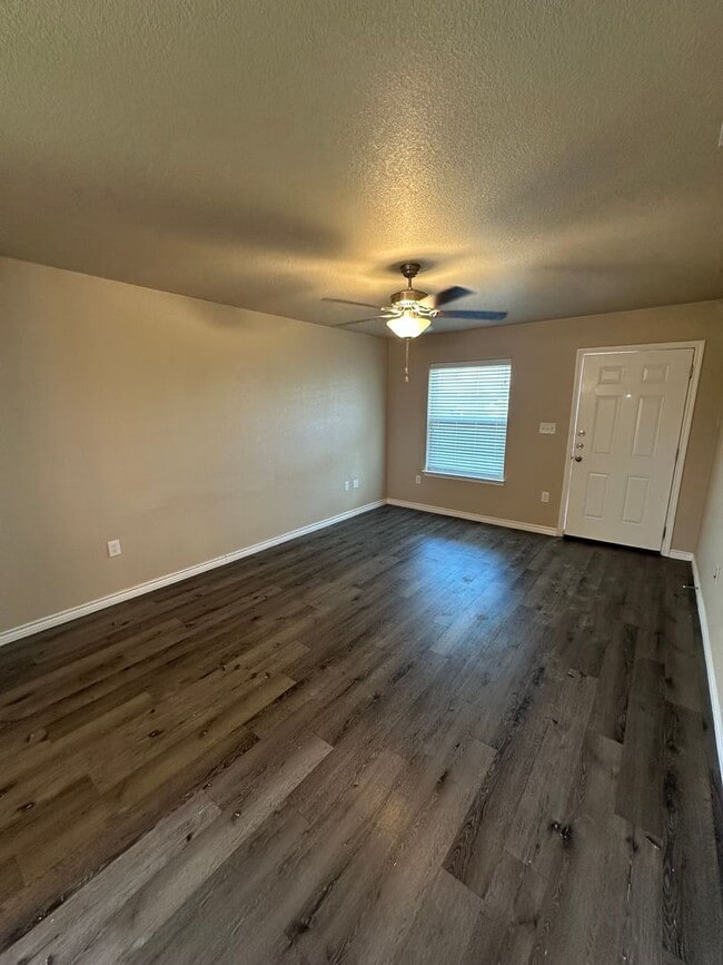Photo - AVAILABLE NOW! - 2 WEEKS FREE (SECTION 8 A...