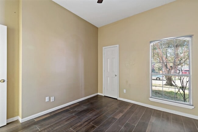 Photo - 2418 Orchard Run Way