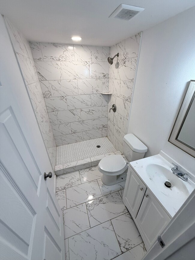 Photo - 423 E Sears St Unidad #Back