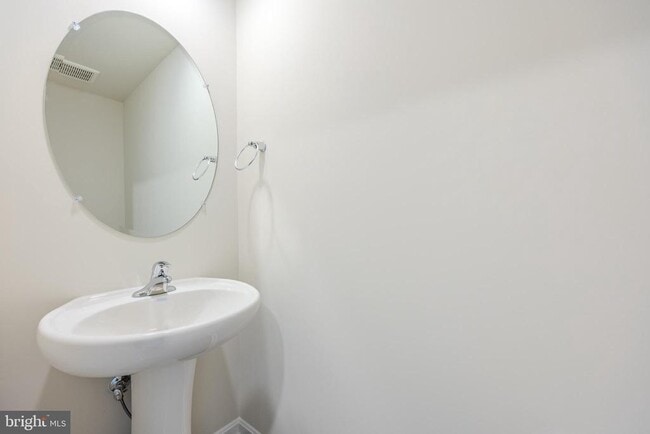 Photo - 114 Charing Cross Dr