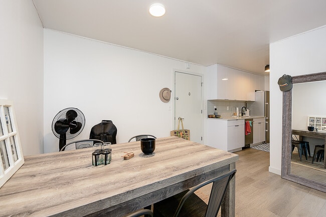 Photo - Val Anne Apartments