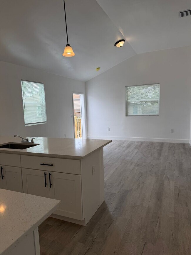 Photo - Arlington Unit B