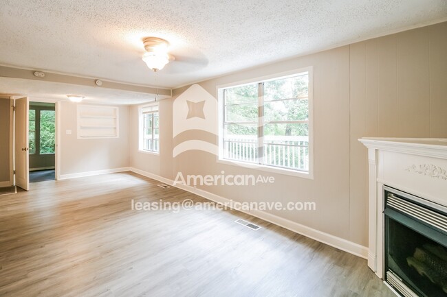 Photo - 310 Brown Pl