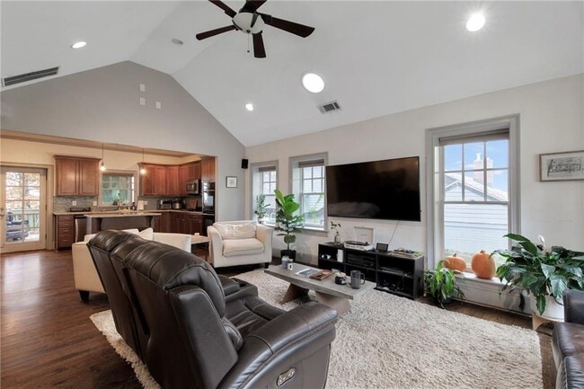 Photo - 451 Hascall Rd NW