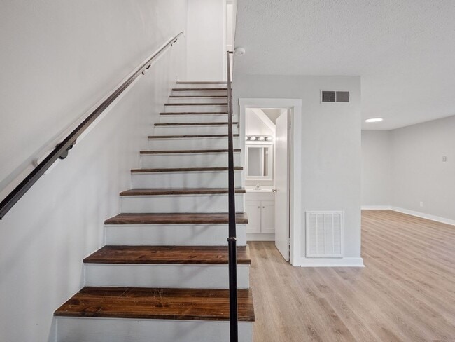 Photo - 161 Printers Ln Unidad 2