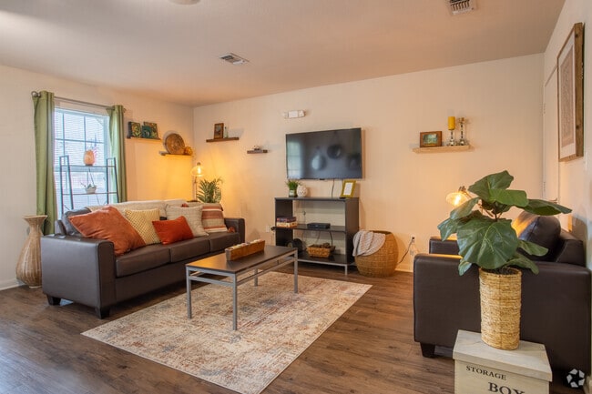 4BR, 2BA - 1,107 SF
