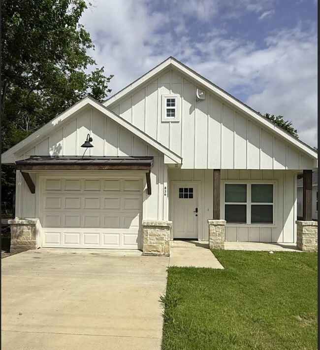 Photo - 836 Gibbard Ave House