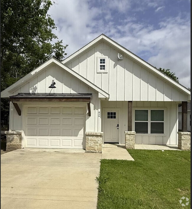 Building Photo - 836 Gibbard Ave Rental