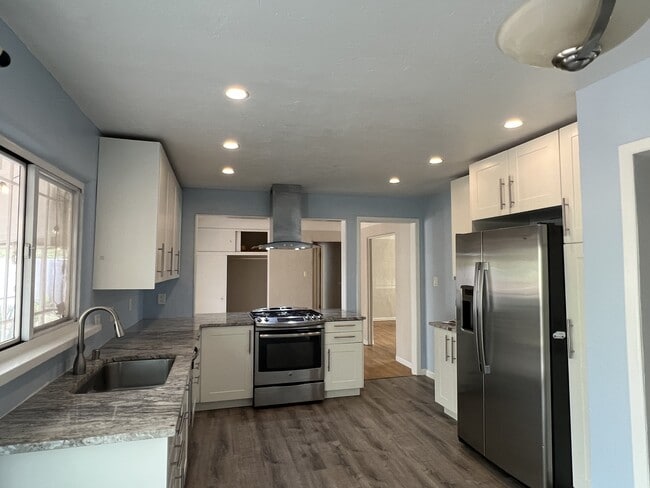 Photo - 612 Truman St SE