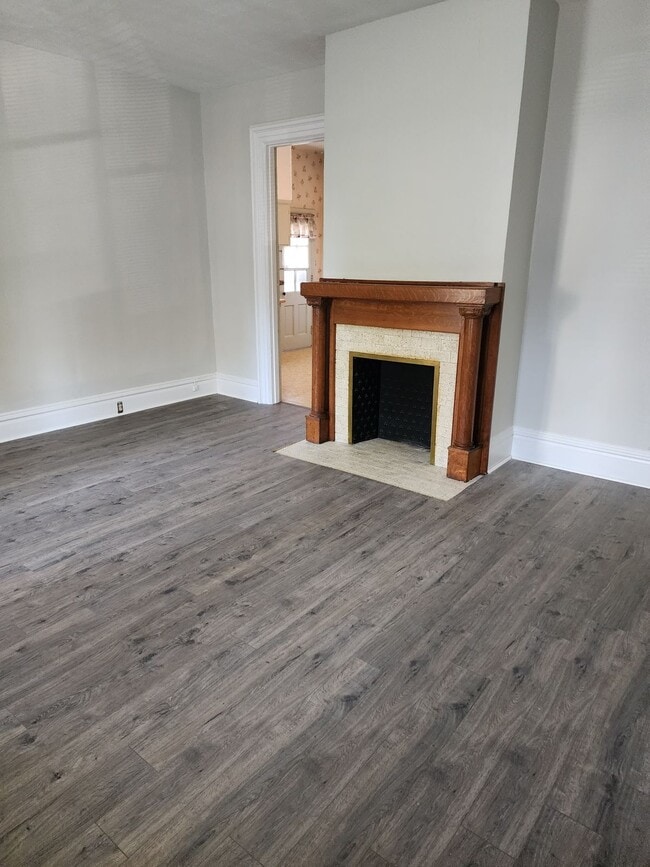 Photo - 252 W Locust St Unidad B