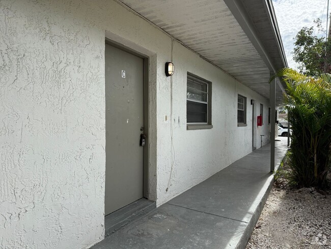 Building Photo - Pinellas Park Triplex Unit 64th Ave N Apt C