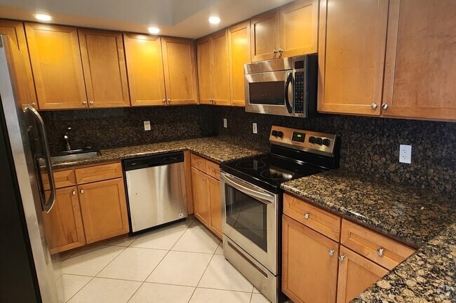 Building Photo - 5600 Collins Ave Unit 16-Y Rental