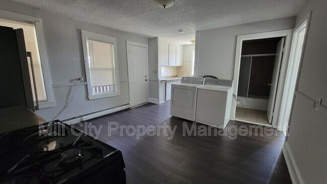 Building Photo - 343 Auburn St