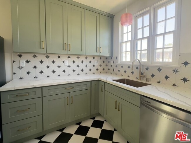 Building Photo - 337 1/2 N Gardner St Rental