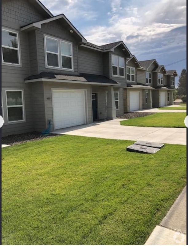 Building Photo - 401-405 Reeves Way Rental