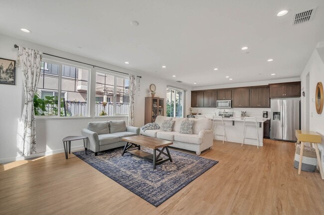 Photo - 2333 Aerostar Way