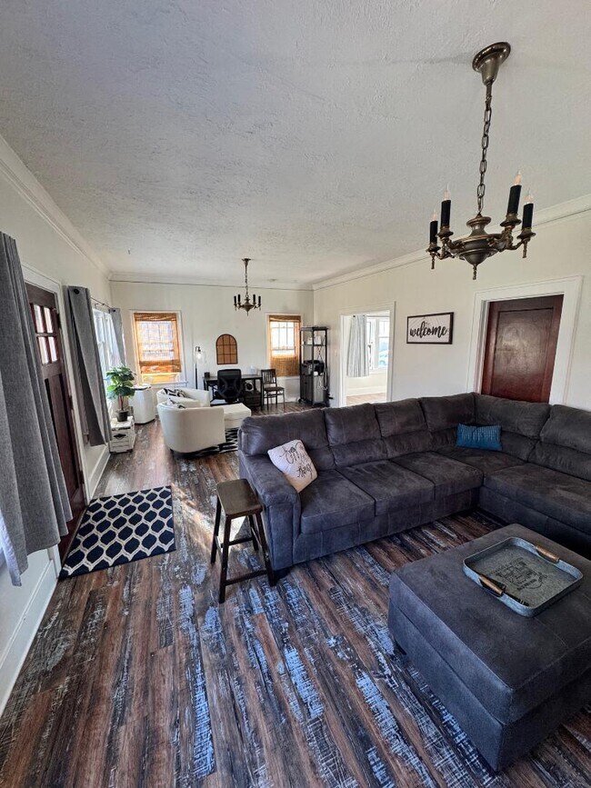 Photo - 2201 W State St