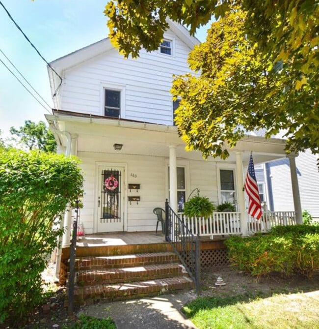 Building Photo - 163 Lewis St Unit 163 Lewis St, Upper-Apt 2