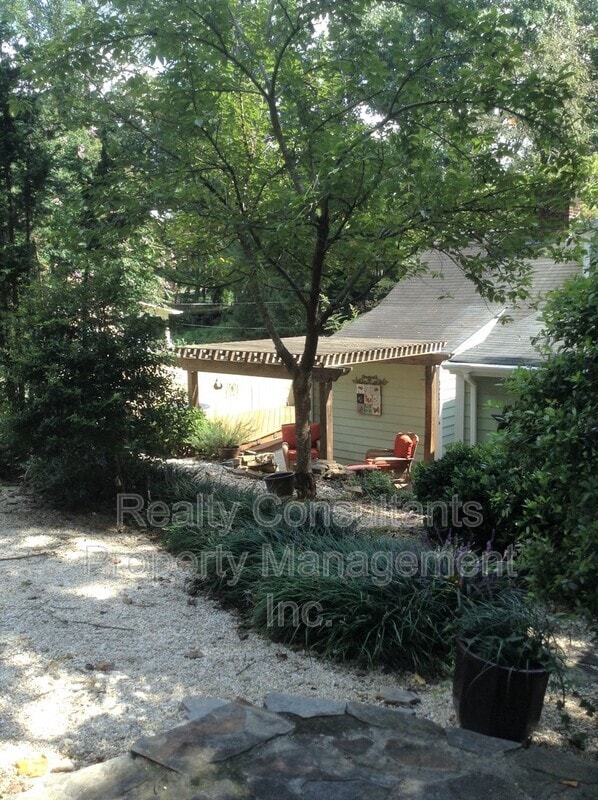 Photo - 2461 Lyndhurst Ave