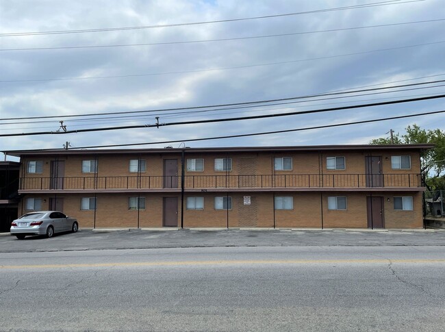Building Photo - 805 W Hallmark Ave Rental