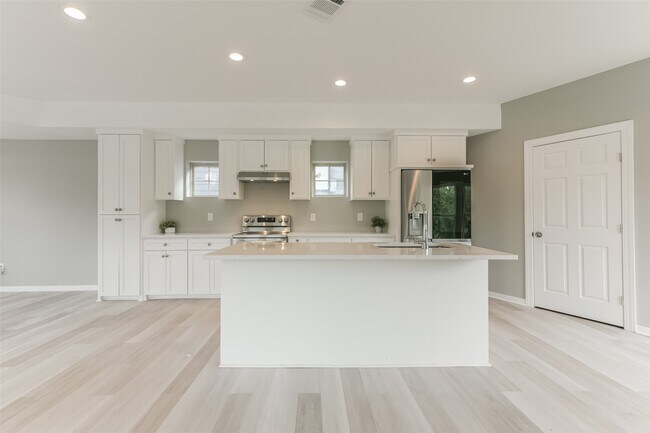 Photo - 5302 Tarawa Rd