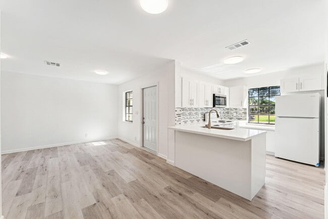 Photo - 377 NW 2nd Way